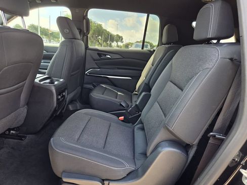 Used 2024 Chevrolet Traverse LT FWD image 28