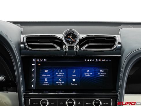 Used 2021 Bentley Bentayga AWD/4WD image 28