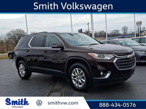 Used 2021 Chevrolet Traverse LT image 1