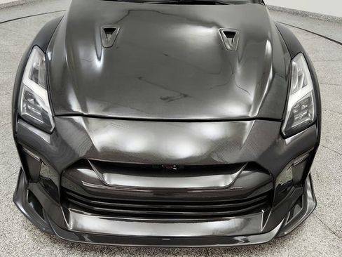 Used 2018 Nissan GT-R Premium AWD/4WD image 10