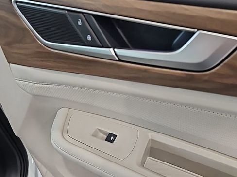 New 2026 Volkswagen Atlas SE image 12