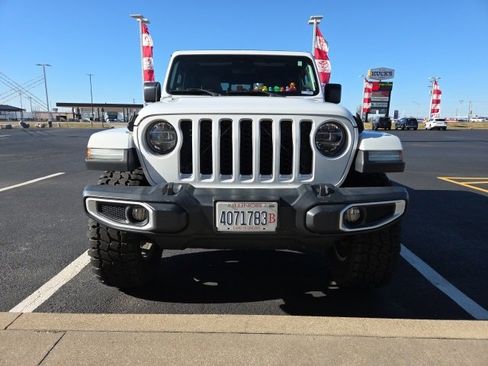 Used 2020 Jeep Gladiator Overland image 2