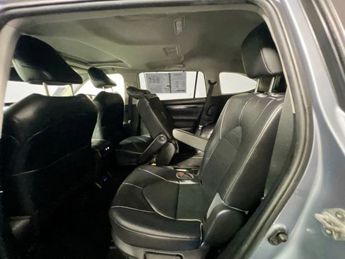 Used 2022 Toyota Highlander XLE image 29