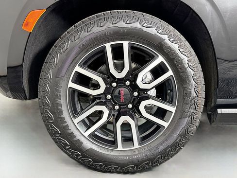 Used 2024 GMC Yukon AT4 w/ AT4 Premium Plus Package image 32