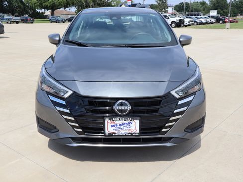 Used 2025 Nissan Versa SV FWD image 2