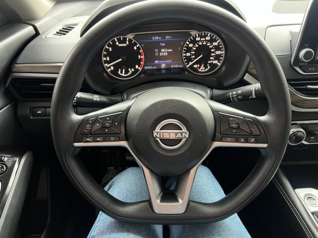 Used 2023 Nissan Altima 2.5 SV FWD image 14