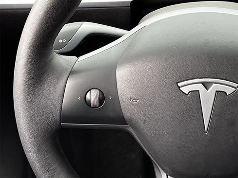 Used 2022 Tesla Model Y Performance image 12