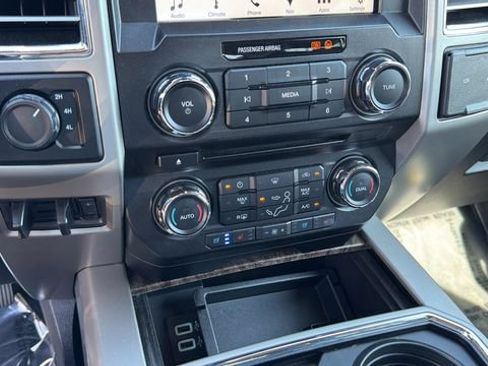 Used 2017 Ford F250 Lariat w/ Lariat Ultimate Package AWD/4WD image 32