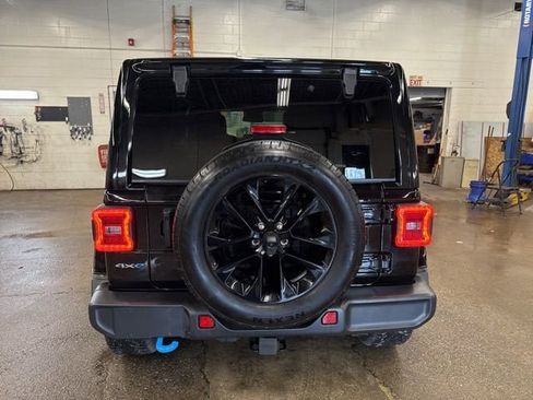 Used 2024 Jeep Wrangler Unlimited Sahara AWD/4WD image 5
