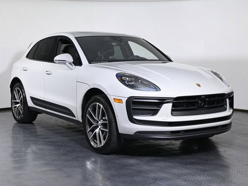 Certified 2026 Porsche Macan AWD/4WD image 9