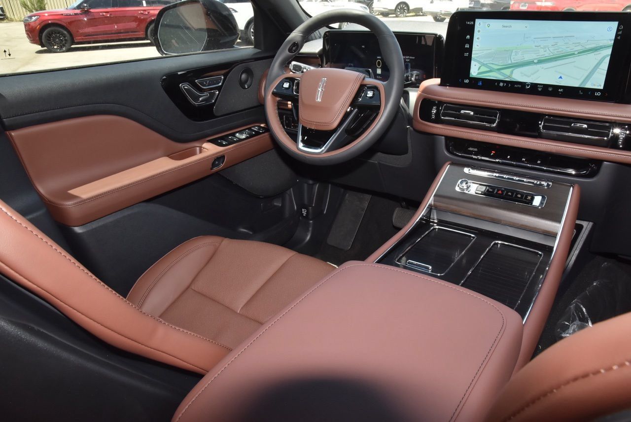 New 2026 Lincoln Aviator Reserve w/ Illumination Package AWD/4WD image 16