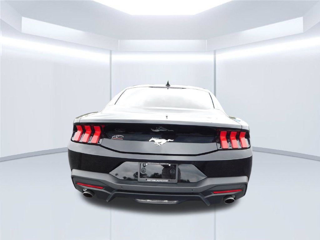 Used 2025 Ford Mustang Coupe RWD image 4