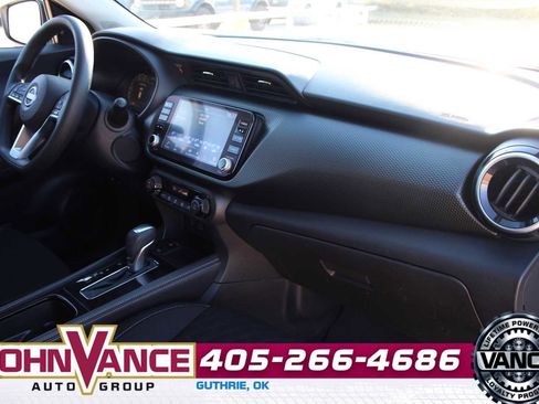Used 2022 Nissan Kicks SV image 16