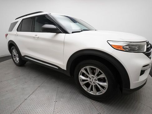 Used 2020 Ford Explorer XLT w/ Equipment Group 202A AWD/4WD image 37