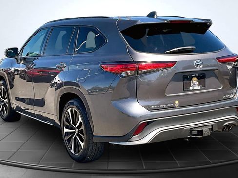 Used 2021 Toyota Highlander XSE AWD/4WD image 4