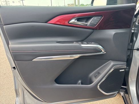 Used 2024 Chevrolet Traverse RS w/ LPO, Floor Liner Package image 10