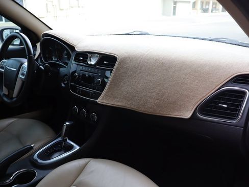 Used 2014 Chrysler 200 Limited FWD image 17