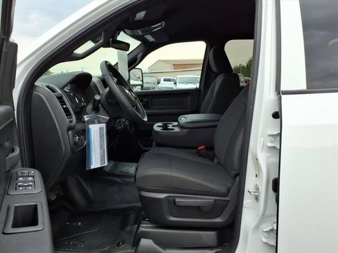 Used 2025 RAM 3500 Tradesman w/ Chrome Appearance Group image 4