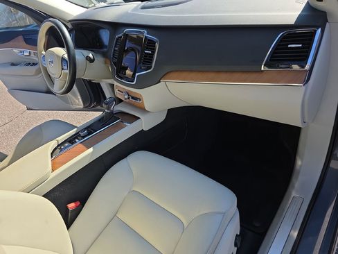 Used 2021 Volvo XC90 T6 Momentum w/ Advanced Package image 13