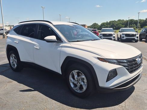 Used 2023 Hyundai Tucson SEL FWD image 2