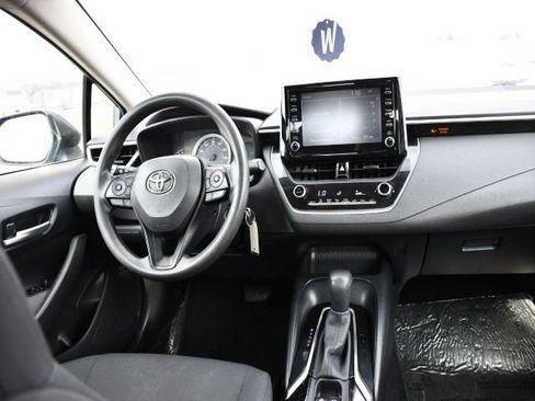 Used 2020 Toyota Corolla LE image 18