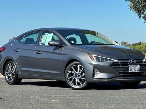 Used 2019 Hyundai Elantra Limited w/ Cargo Package image 2