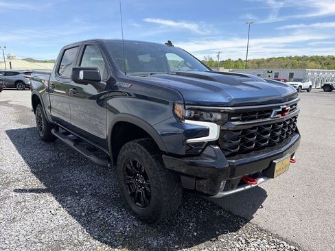 Used 2023 Chevrolet Silverado 1500 ZR2 w/ Technology Package AWD/4WD image 3