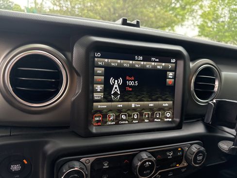 Used 2021 Jeep Wrangler Unlimited Rubicon AWD/4WD image 30