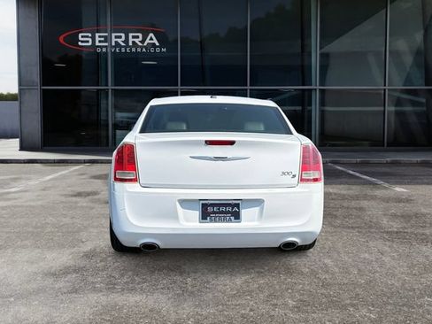 Used 2014 Chrysler 300 S RWD image 4