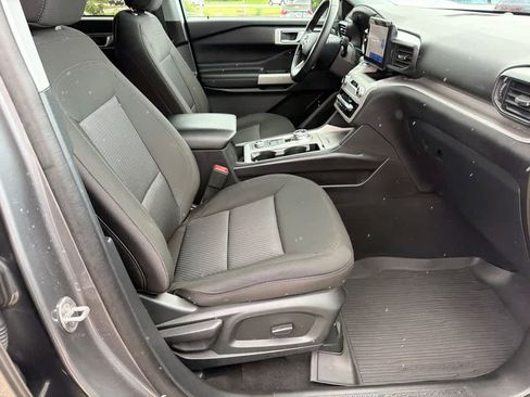 Used 2024 Ford Explorer XLT AWD/4WD image 12