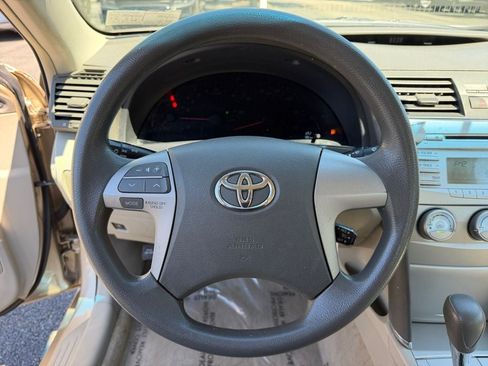 Used 2010 Toyota Camry LE FWD image 15