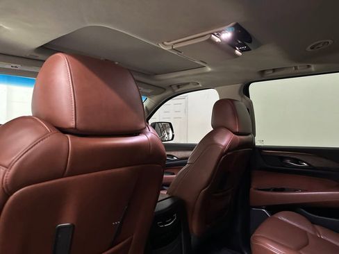 Used 2018 Cadillac Escalade ESV Premium Luxury RWD image 51