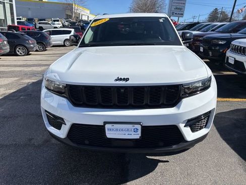 Certified 2023 Jeep Grand Cherokee Limited w/ Luxury Tech Group II image 2