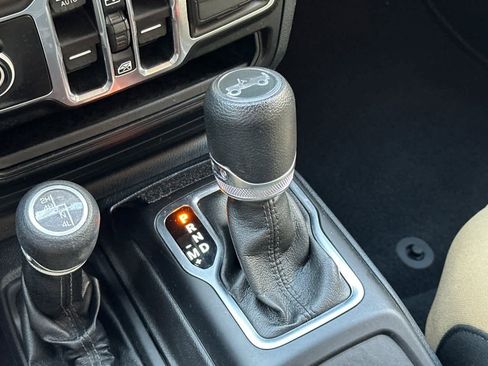Used 2018 Jeep Wrangler Unlimited Sport S AWD/4WD image 21