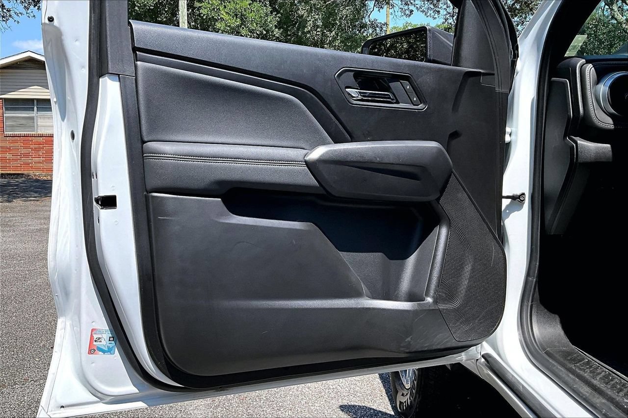 Used 2025 Chevrolet Colorado LT w/ LT Convenience Package AWD/4WD image 17