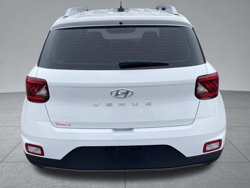 Used 2025 Hyundai Venue SEL FWD image 12