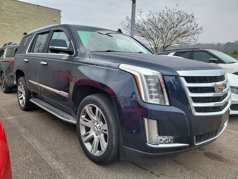 Used 2017 Cadillac Escalade Luxury image 1