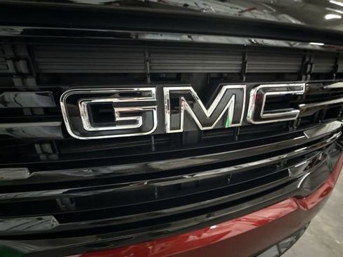 Used 2023 GMC Acadia SLE w/ Driver Convenience Package AWD/4WD image 2