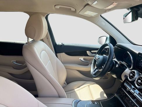 Used 2022 Mercedes-Benz GLC 300 4MATIC w/ Driver Assistance Package image 24