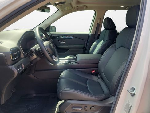 Used 2025 Honda Pilot Touring image 9