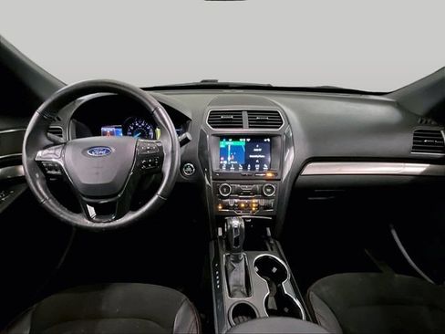 Used 2018 Ford Explorer XLT w/ Equipment Group 202A FWD image 14
