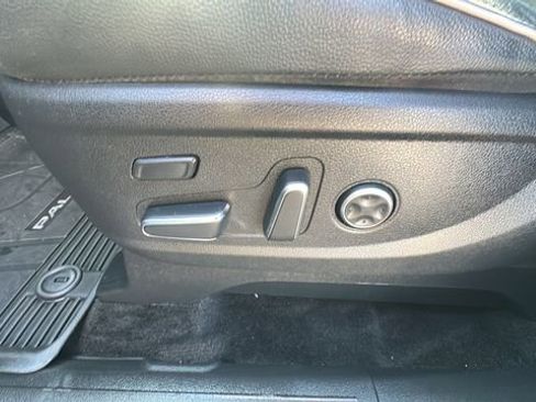 Used 2024 Hyundai Palisade Limited FWD image 16