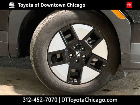 Used 2025 Hyundai Santa Fe SEL AWD/4WD image 2