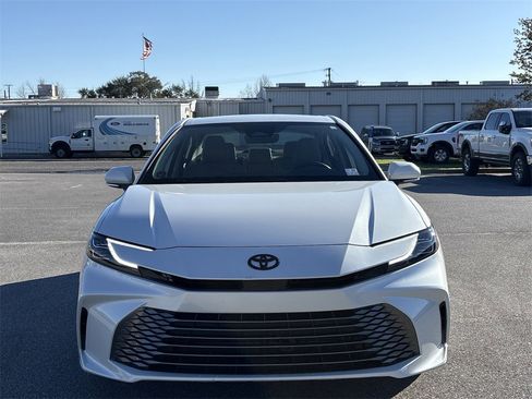 Used 2025 Toyota Camry XLE image 10