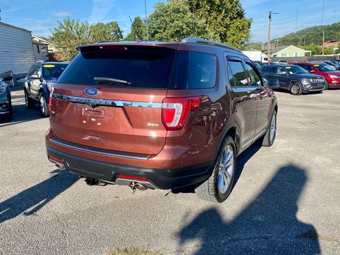 Used 2018 Ford Explorer XLT w/ Equipment Group 202A image 7