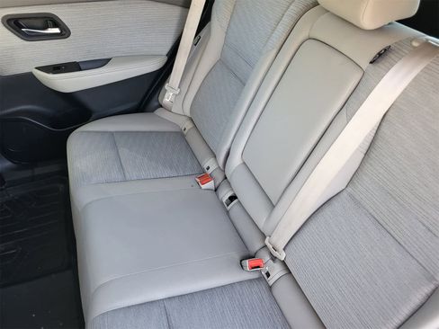 Used 2021 Nissan Rogue SV image 27