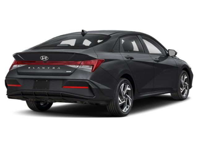 Used 2025 Hyundai Elantra SEL FWD image 2