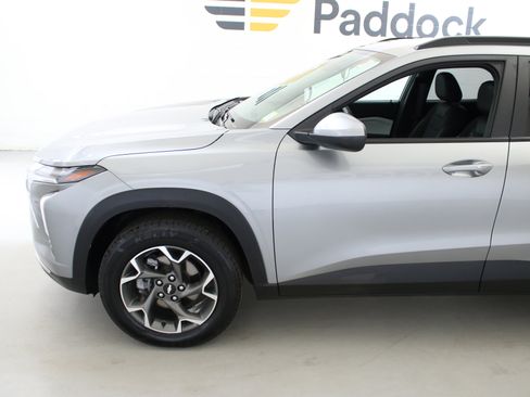 Used 2024 Chevrolet Trax LT w/ Driver Confidence Package FWD image 4