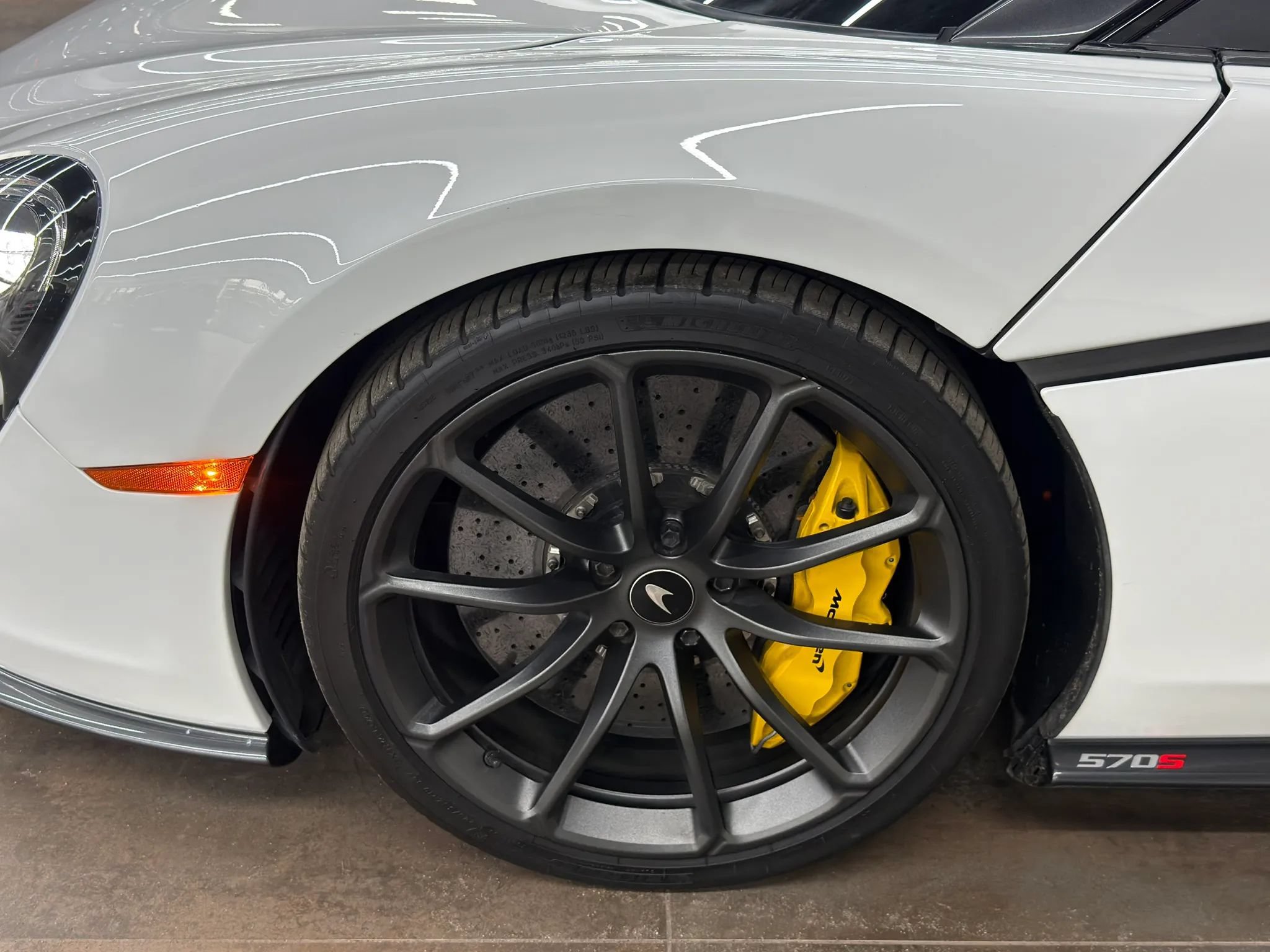 Used 2019 McLaren 570S Spider RWD image 36