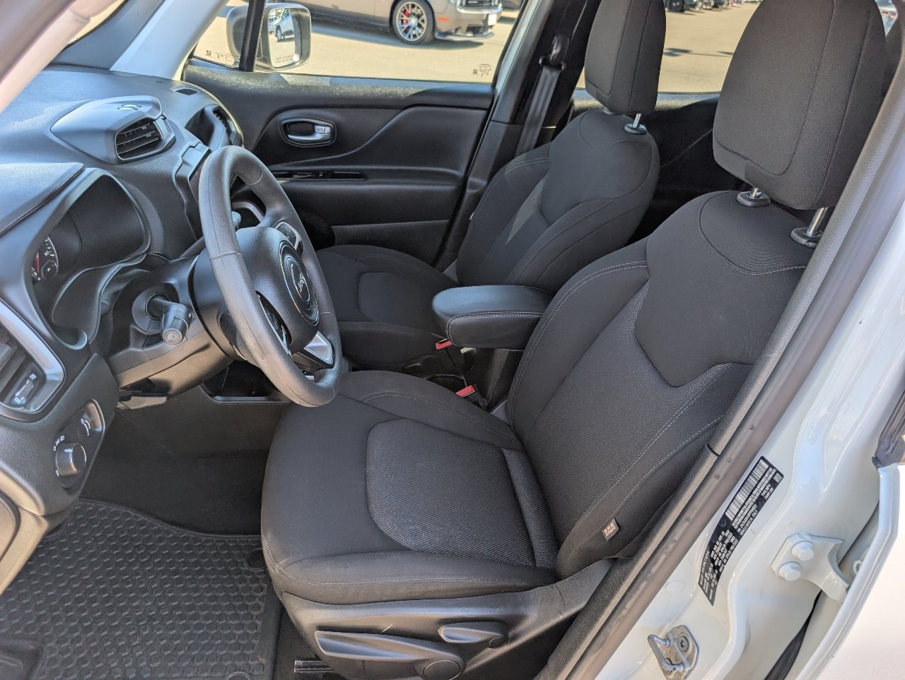 Used 2023 Jeep Renegade Latitude AWD/4WD image 2